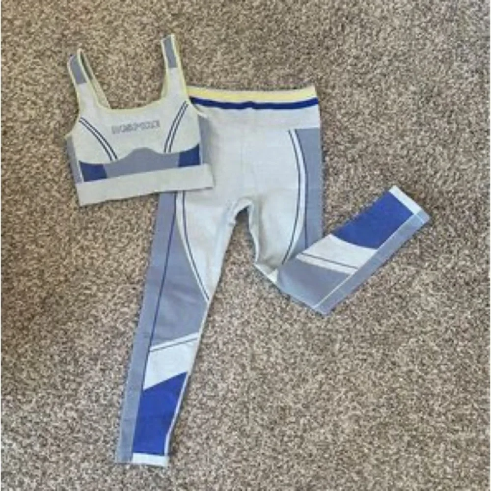 Fabletics Hart Collection Set - Picture 1 of 4